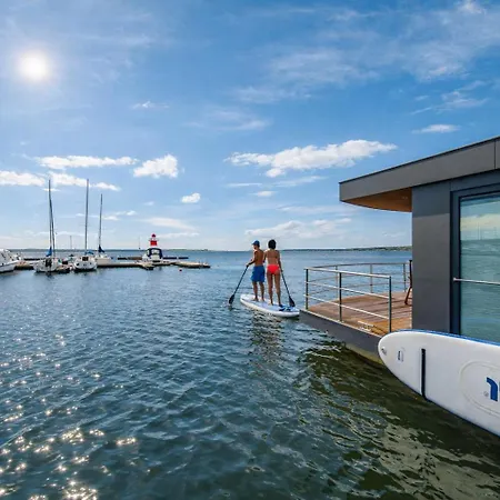 Floatinghouse Atlantis 펜션 *
